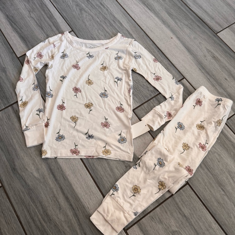 Girls Purely Soft By Carter’s 2 Piece White Floral Pajama Set Size 5T Viscose